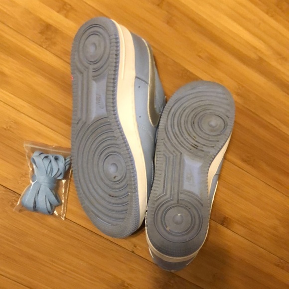 Nike Air Force 1 Low "University Blue 2004" Size 9 Sneakers - Picture 6 of 8